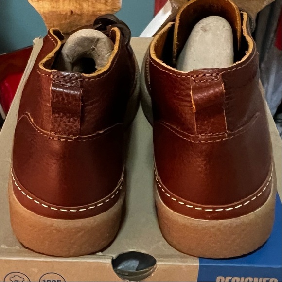 CLARKS: “Oakpark” Mid-Chukka In Timberland. NWT